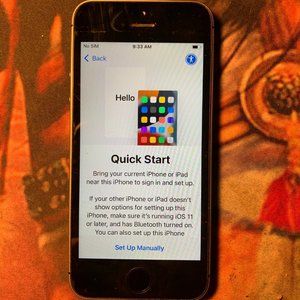 Iphone SE 32 GB Apple  with box and cover & NEW Grip!Telus or Koodo